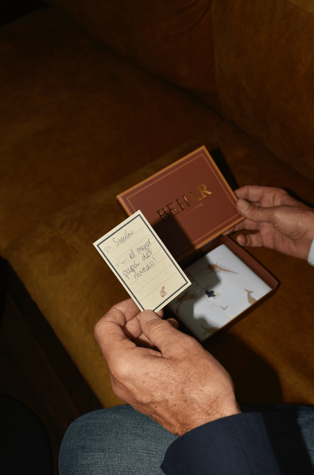 PORTA-PASAPORTE PERSONALIZADO. - BEHAR